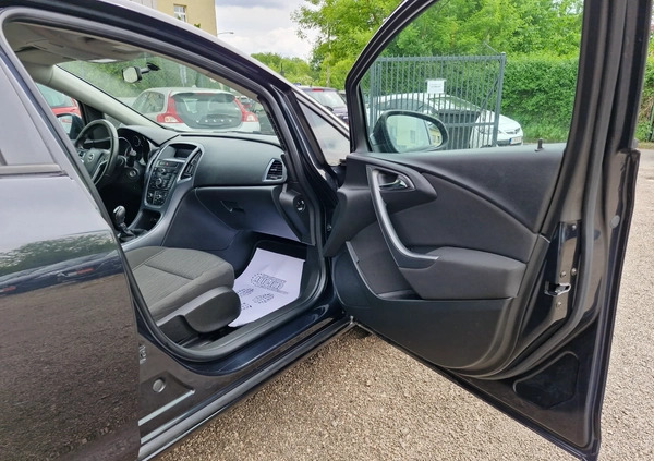 Opel Astra cena 25900 przebieg: 117000, rok produkcji 2012 z Żnin małe 781
